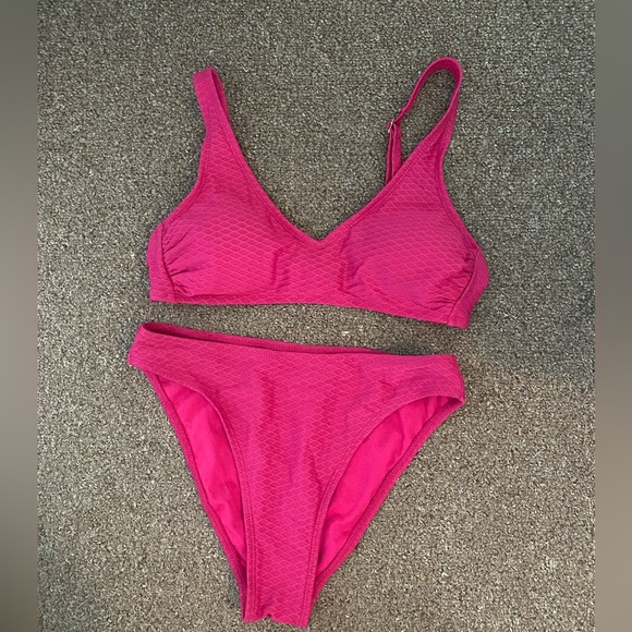 Fushia bikini - Picture 1 of 2